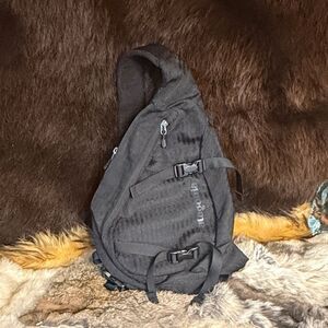 Patagonia discontinued atom sling bag (CCC)